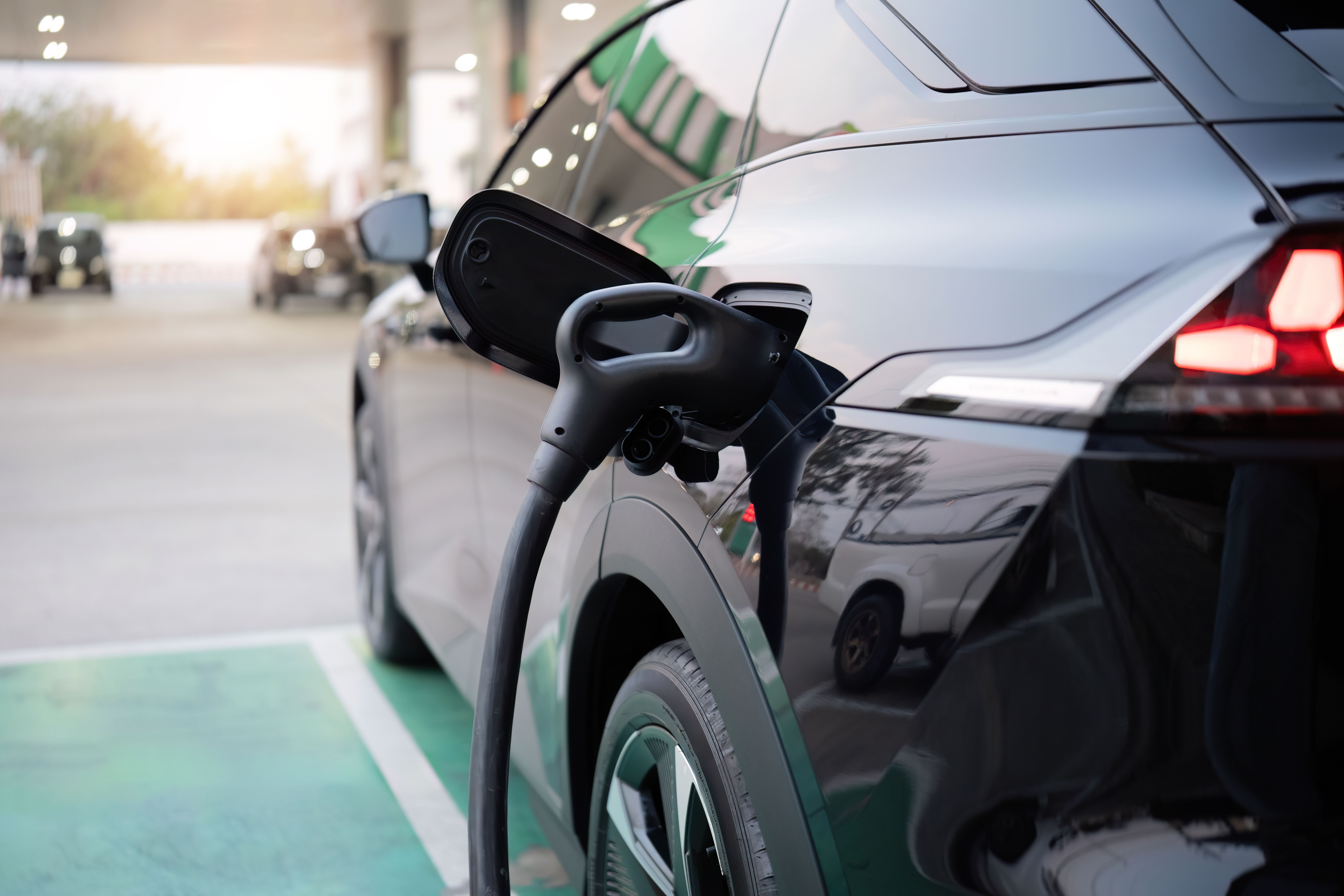 Carros elétricos e híbridos.jpg