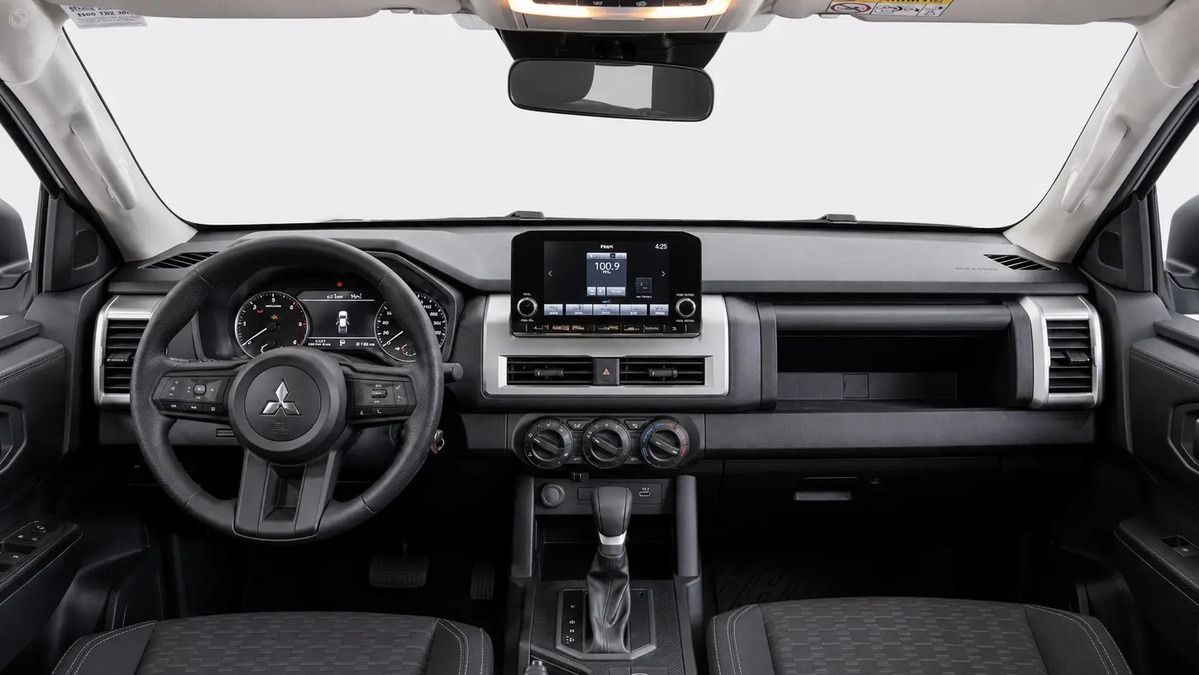 MITSUBISHI-TRITON-GLS-INTERIOR (1).jpg
