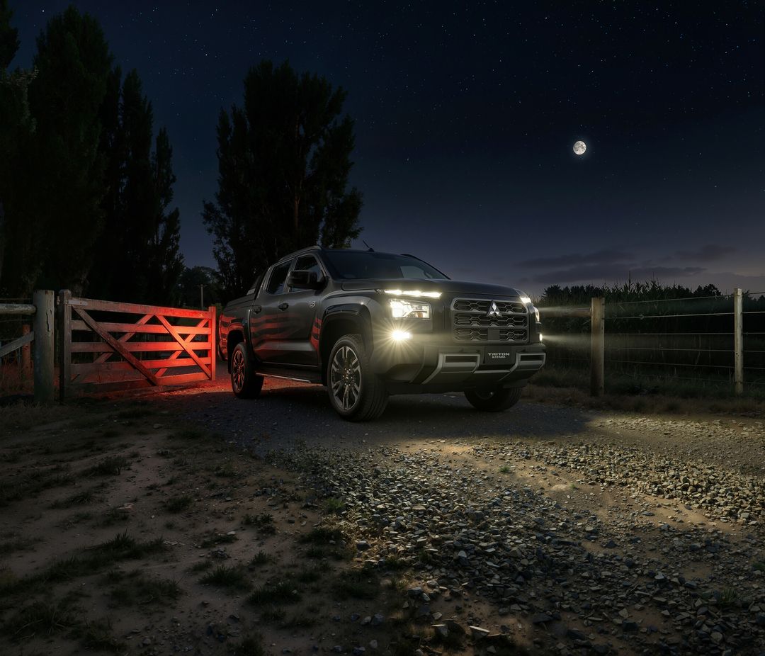 Mitsubishi Triton noite.jpeg