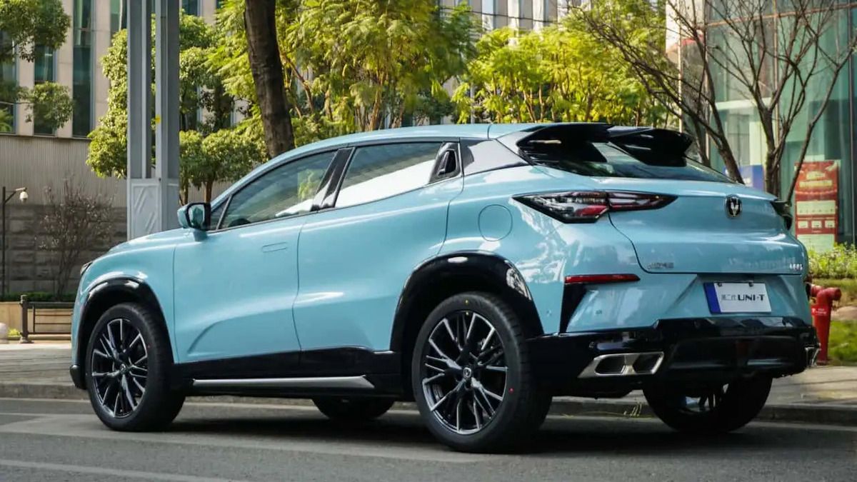 caoa-changan-uni-t blue traseira.jpg