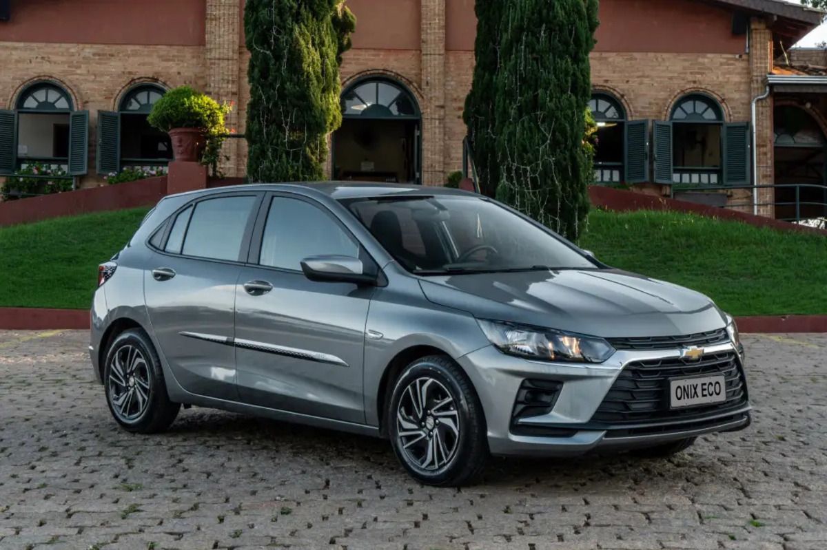 carro automático barato onix eco 5 (1).jpg