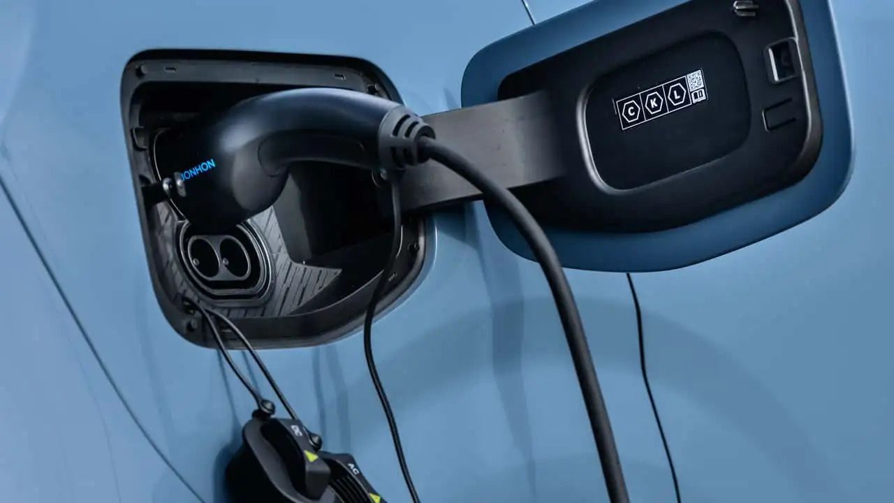 leapmotor-b10-reev-ultra-hibrido-2026 - abastecimento.jpg