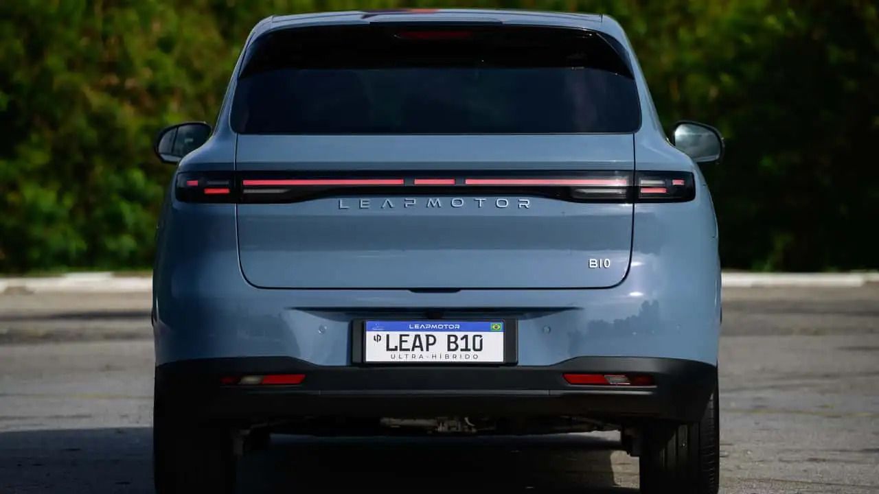 leapmotor-b10-reev-ultra-hibrido-2026-traseira.jpg