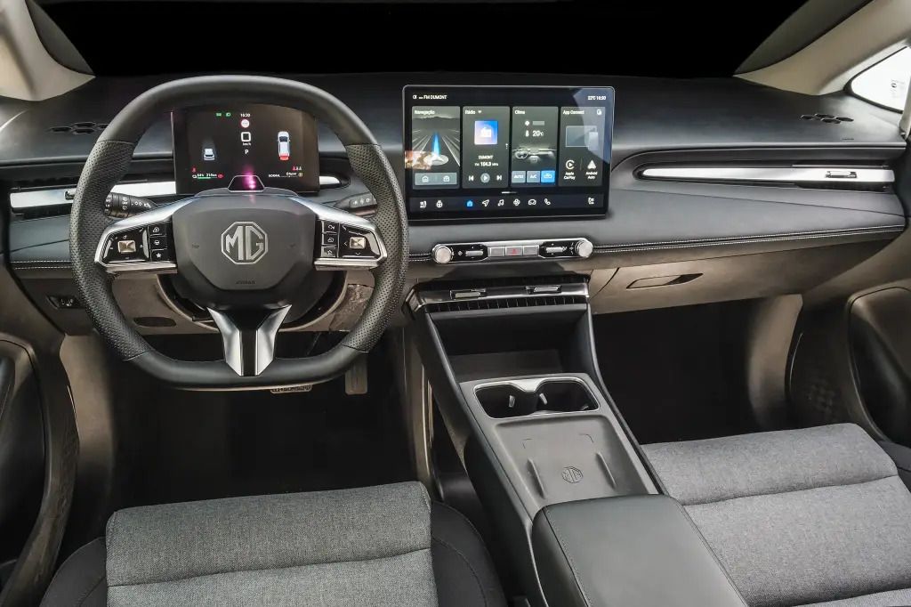 mg4-urban-comfort interior.jpg