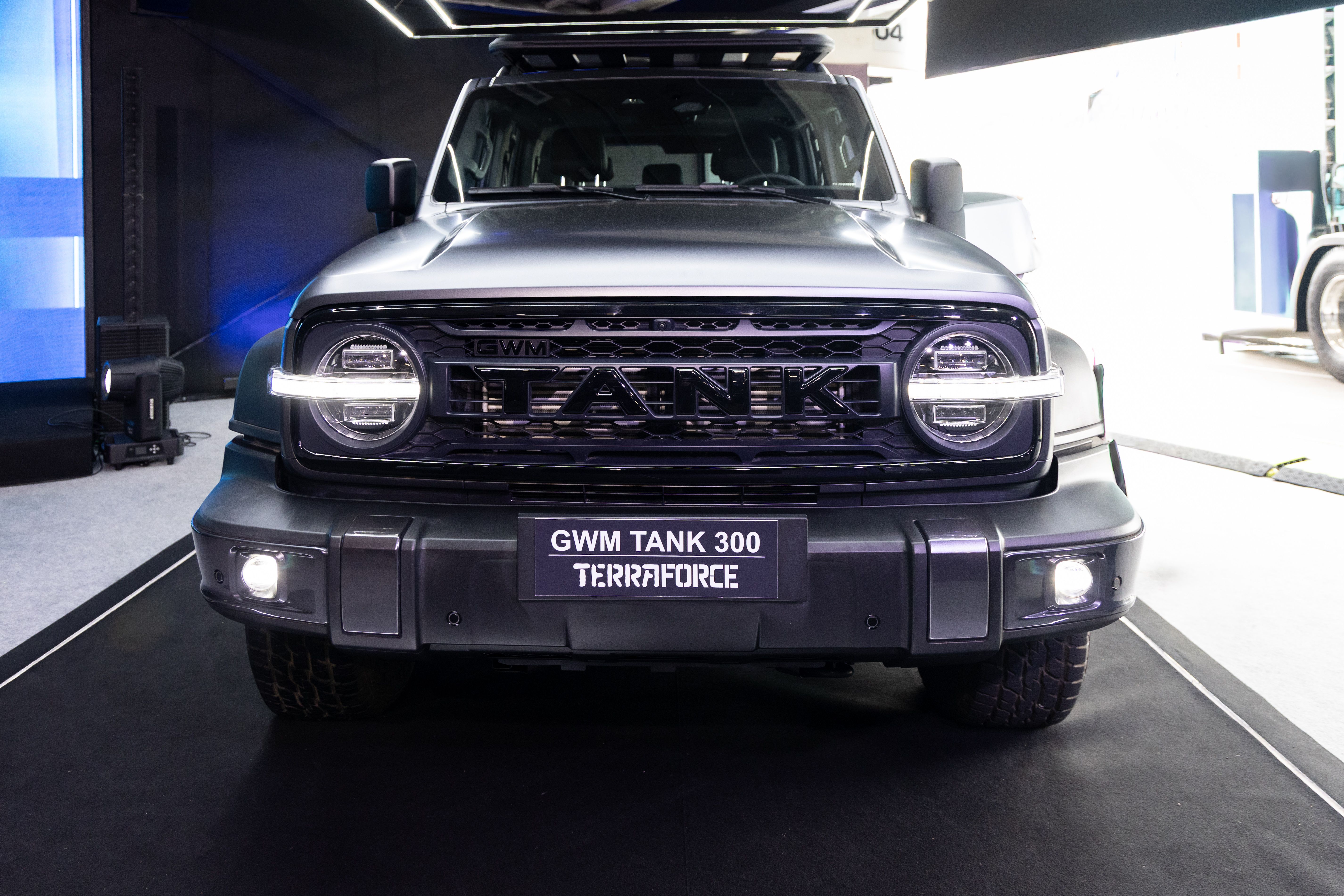 tank 300 frente.JPG