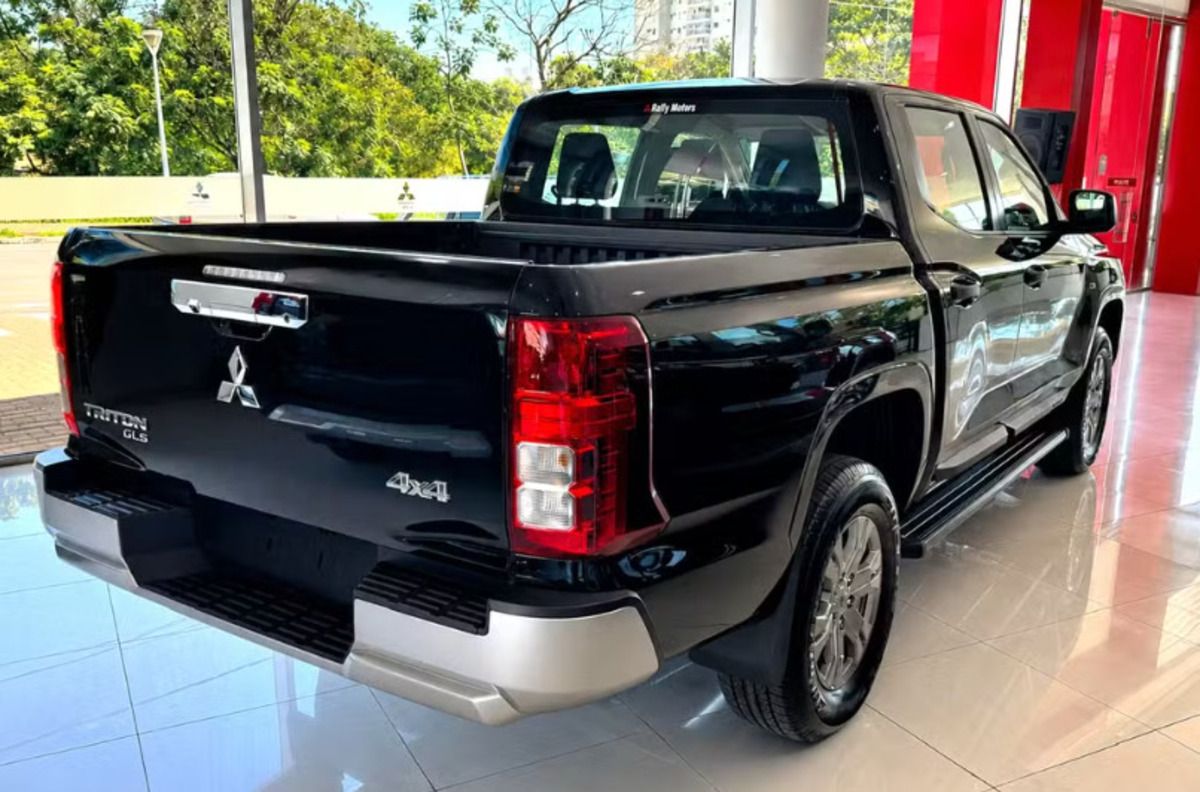 triton gls preta caçamba (1).jpg